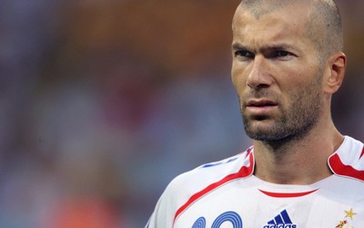 明博电竞热评-C罗任意球直挂死角让对手门将望球兴叹