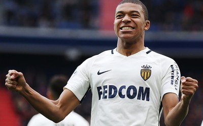 明博电竞独家-罗德里赛后加练头球